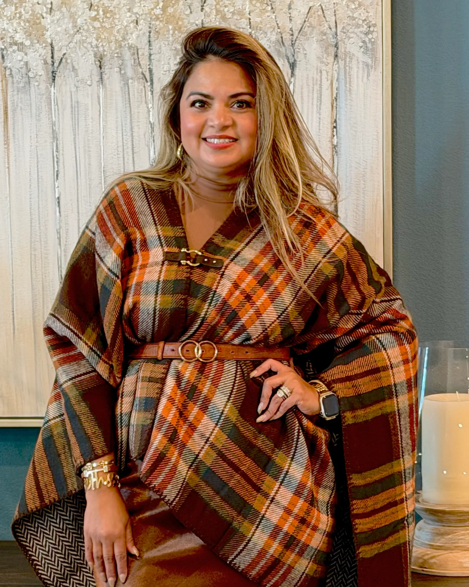Bethssy Hernández sonriendo en una casa modelo